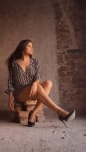 Archana Gupta Instagram - ❤️❤️❤️❤️ . Shot by @cksince86 📸 . . . . . . #trendingreels #photoshoot #classic #swagger #archana #fashionreels #reels #explore #weekend #blackfriday Mumbai, Maharashtra