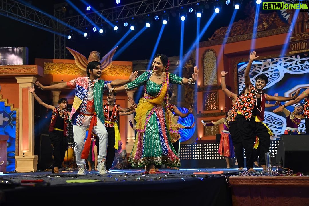 Archita Sahu Instagram - Here are few glimpses from Naman 24 ! What an amazing initiative by @smileplease_org #popa and #white canvas to pay tribute to our real heroes π Watch the entire show today at 6pm on @sidharthtvofficial