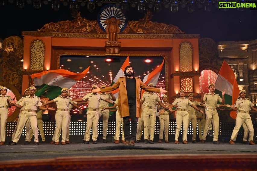 Archita Sahu Instagram - Here are few glimpses from Naman 24 ! What an amazing initiative by @smileplease_org #popa and #white canvas to pay tribute to our real heroes π Watch the entire show today at 6pm on @sidharthtvofficial