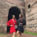 Archita Sahu Instagram - Good company in a journey makes the way seem shorter !! And I have the best company I could ever ask for ❤️ @arpitasahu6 #travelpartner #journey #travelphotography #traveller #journey #adventures #sisters #sistersovermisters #sisterhood #sisterlove