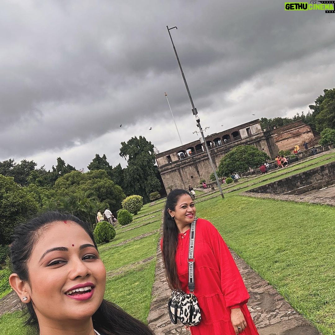 Archita Sahu Instagram - Good company in a journey makes the way seem shorter !! And I have the best company I could ever ask for ❤️ @arpitasahu6 #travelpartner #journey #travelphotography #traveller #journey #adventures #sisters #sistersovermisters #sisterhood #sisterlove