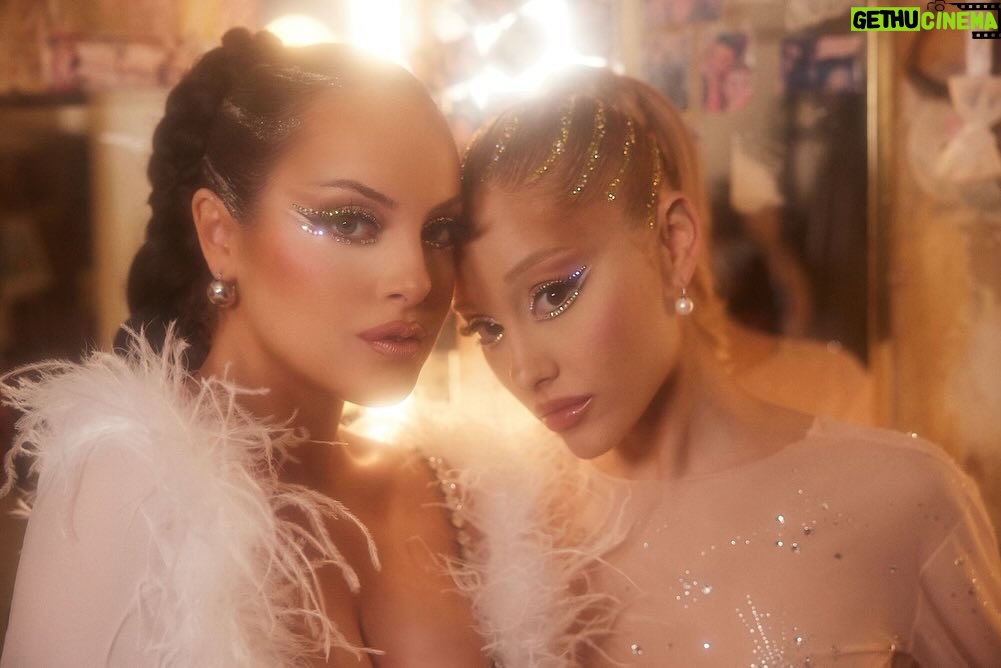 Ariana Grande Instagram - different places !!!!!
