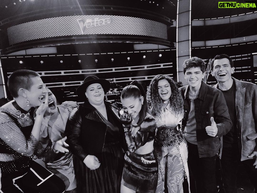 Ariana Grande Instagram - tonight @nbcthevoice !!!! as we head into the live shows tonight, please make sure you’ve downloaded the @nbcthevoice app or are ready to go to nbc.com/voicevote to vote for #TeamAriana ! see you soon 🧚🏼♂️
