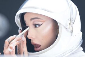 Ariana Grande Instagram - some chapter 1 things @r.e.m.beauty 🌬