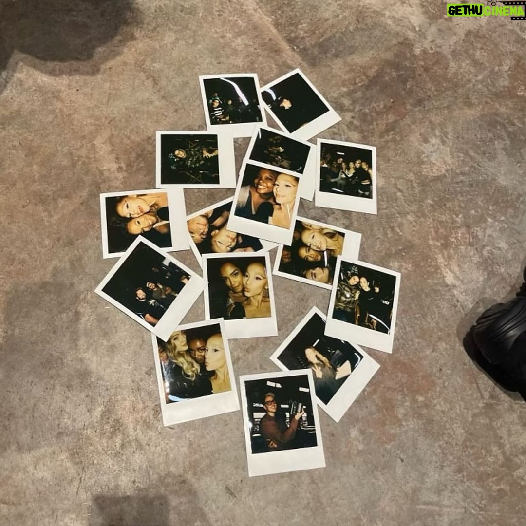 Ariana Grande Instagram - see you next year ♡
