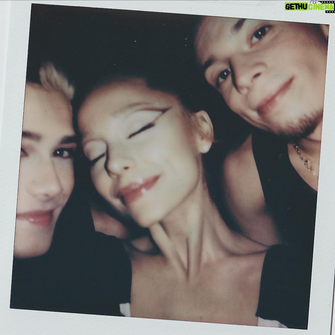 Ariana Grande Instagram - 𖦹 ☼ ⋆。˚⋆ฺ ♡