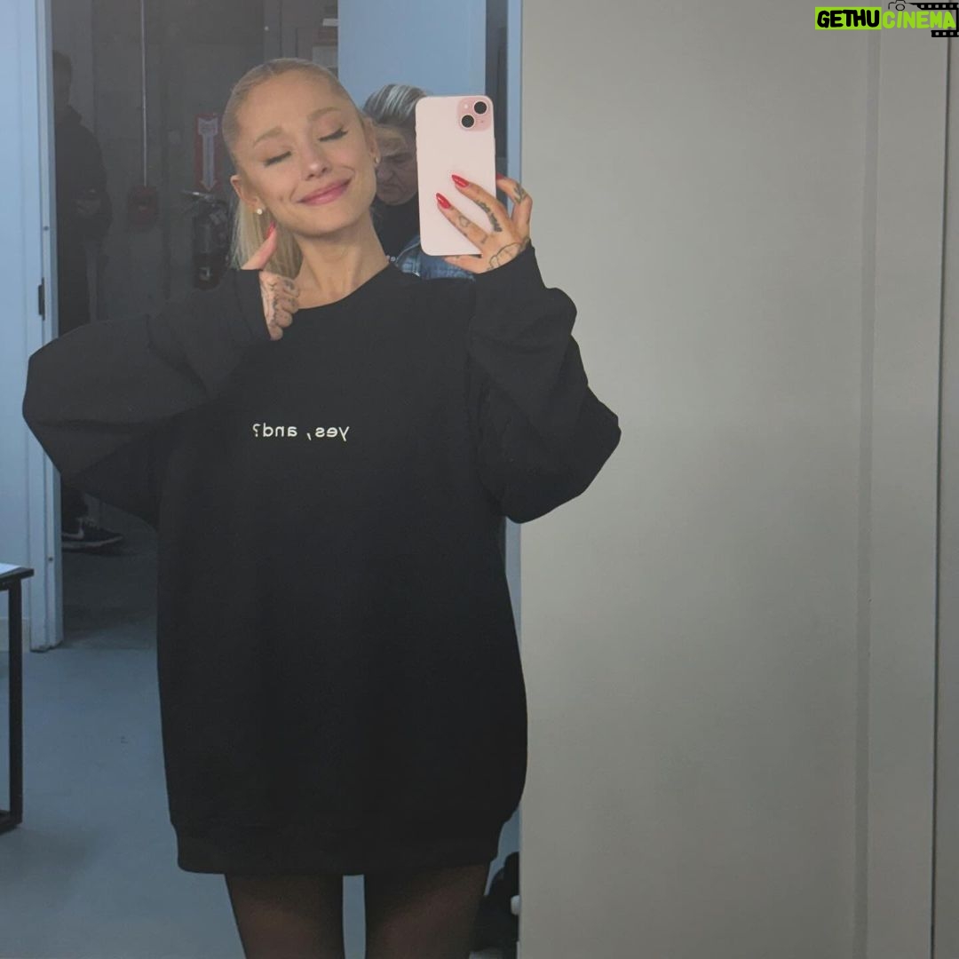 Ariana Grande Instagram - 𖦹 ☼ ⋆。˚⋆ฺ ♡