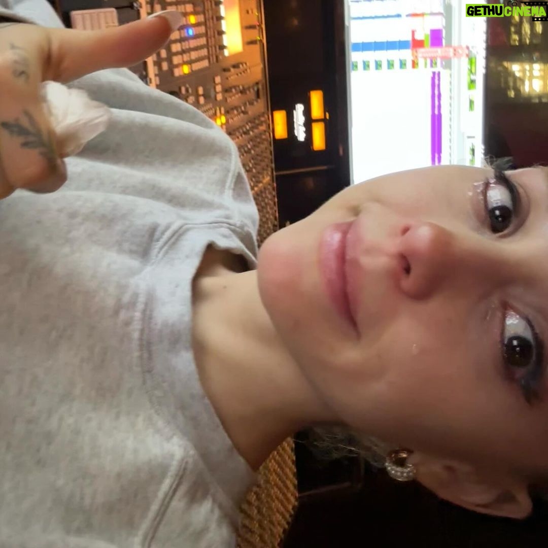 Ariana Grande Instagram - see you next year ♡