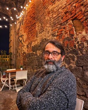 Arif Pişkin Instagram - Yeni yıl hepimize sağlık huzur mutluluk ve bereket getirsin. 
🎈
#yeniyıl #italya #pisa #newyear #italy #happy