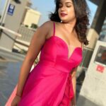 Ariyana Glory Instagram - Flaunting is my thing 🩷 #1stdayindubai🇦🇪 #livinginthemoment #exploringlife #habibi #dubai🇦🇪 #ariyana #ariyanaglory Costume @firoz_design_studio Dubai , UAE