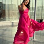 Ariyana Glory Instagram - Flaunting is my thing 🩷 #1stdayindubai🇦🇪 #livinginthemoment #exploringlife #habibi #dubai🇦🇪 #ariyana #ariyanaglory Costume @firoz_design_studio Dubai , UAE