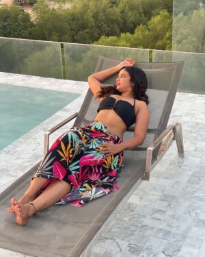 Ariyana Glory Instagram - 🌊 🌸🌈

#ariyana #ariyanaglory