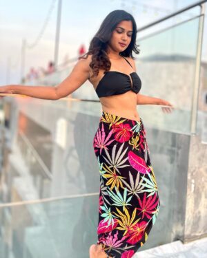 Ariyana Glory Instagram - 🌊 🌸🌈

#ariyana #ariyanaglory