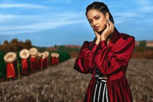 Arjun Kamath Instagram - When Shanvi and I decided to come together to make artful pictures, my heart was elated, and my mind brimmed with possibilities. I envisioned this particular look to have a universal appeal. Instinctively, I wanted the pictures to bring out their own lovely flavours, transcending any preformed rules and notions. To translate this vision into something tangible, I had to find a perfect balance between the location and the flavours that the edgy outfit would exude. So, for Shanvi’s get-up, we decided to take a brief detour from ethnic flavours and explore a more ubiquitous theme. And to find the perfect spot, I began scouting city outskirts a few days before the shoot. Considering that we worked on these pictures a few months back when we had little access to the outside world, the challenge of finding a suitable location was real. When I finally came across this wonderful quilt woven by nature with a charming mix of golden and green, my eyes instantly lit up. Within the same moment, I had already imagined the colours and elements that would grace the frame, along with the attire and mood that would unfurl. So, when I was finally clicking a radiant Shanvi with the perfect look in her eyes, a quote by Thoreau chimed in my head—“The world is but a canvas to imagination”. And I couldn’t help but give away a soft, unhurried smile.

Actor- @shanvisri
Costume designed and styled by- @wardha_ahamed 
Make-up- @makeoversbypriyankark
Hair- @ajay_siddesh
Hospitality-  @leromagardenia
Accessories- @creativegemsandjewels 

#CapturedOnCanon with a Canon EOS 5D Mark IV 

#portrait #actress #fields #sunrise #red #green #blue #photography #fashion #arjunkamathphotography #bengaluru #instagram #DoGreatWithCanon #MentorsInFocus #EOSMaestro #shanvisrivastava