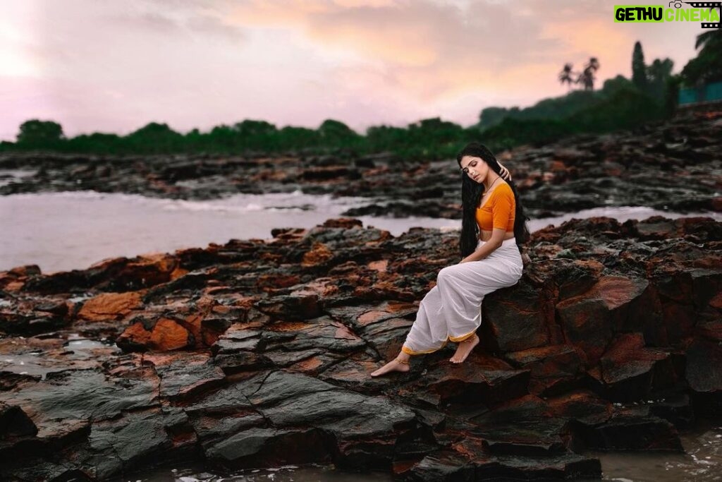 Arjun Kamath Instagram - It is perhaps in the quiet moments that she felt closest to love. When even the sea's waves fared gentler and the sky above gradually changed its colour palette to make way for dawn. When the birds just began enjoying the daylight and the winds blew ever so slowly before picking up their pace. That’s when her heart felt the calmest too, at one with the waters and the air and the sky. And oh, what a beautiful sight it was to see Actor- @shriya.pilgaonkar Costume designed and styled by- @wardha_ahamed Make-up- @makeupartistkarishmabajaj Public Relations- @theitembomb Accessories- @creativegemsandjewels #CapturedOnCanon with a Canon EOS 5D Mark IV #portrait #actress #sunrise #sea #waves #photography #arjunkamathphotography #mumbai #instagram #DoGreatWithCanon #MentorsInFocus #EOSMaestro #shriyapilgaonkar
