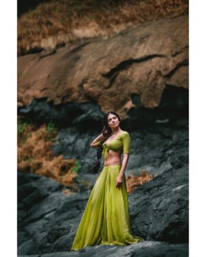Arjun Kamath Instagram - For her, Home was never a place. She found it in the song of a bird flying contented across a sunset sky. In the blooming of her favourite flower, in the green of trees, in the scent of the rains. She often looked for it too, in solitude, happiness, friendship, and all things divine. And while she had not one place to call home, she was glad to find it everywhere. 

Actor- @malavikamohanan_ 
Costume designed and styled by- @wardha_ahamed 
Make-up- @makeupartistkarishmabajaj 
Hair- @nishisingh_muah 
Public Relations- @theitembomb 
Accessories- @bhavyarameshjewelry 

#CapturedOnCanon with a Canon EOS 5D Mark IV 

#portrait #actress #nature #green #photography #arjunkamathphotography #mumbai #instagood #instagram #DoGreatWithCanon #MentorsInFocus #EOSMaestro #malavikamohanan