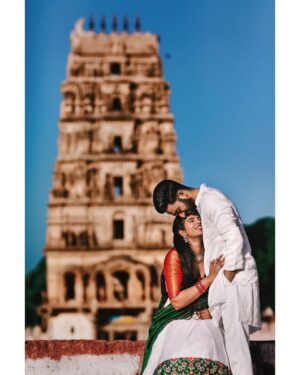 Arjun Kamath Instagram - “The core of beauty is simplicity” ~ Paulo Coelho

Anisha+Rohit

Hyderabad, 2020

#CapturedOnCanon with a Canon EOS 5D Mark IV + Canon EF 85mm f 1.2/L 

#wedding #prewedding #arjunkamathphotography #love #couple #hyderabad  #ammapallytemple 
#CapturedOnCanon #DoGreatWithCanon  #MentorsInFocus