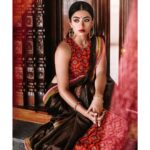 Arjun Kamath Instagram - “There is a shade of red for every woman.” ~ Audrey Hepburn Actor- @rashmika_mandanna Styling- @wardha_ahamed Makeup- @makeupbyharika Saree- @lathaputtanna Accessories- @mspinkpantherjewel @creativegemsandjewels #CapturedOnCanon with a Canon EOS 5D Mark IV + Canon EF 24-70 mm f 2.8/L II USM #portrait #girl #sunrise #actress #rashmikamandanna #photography #CapturedOnCanon #DoGreatWithCanon #MentorsInFocus