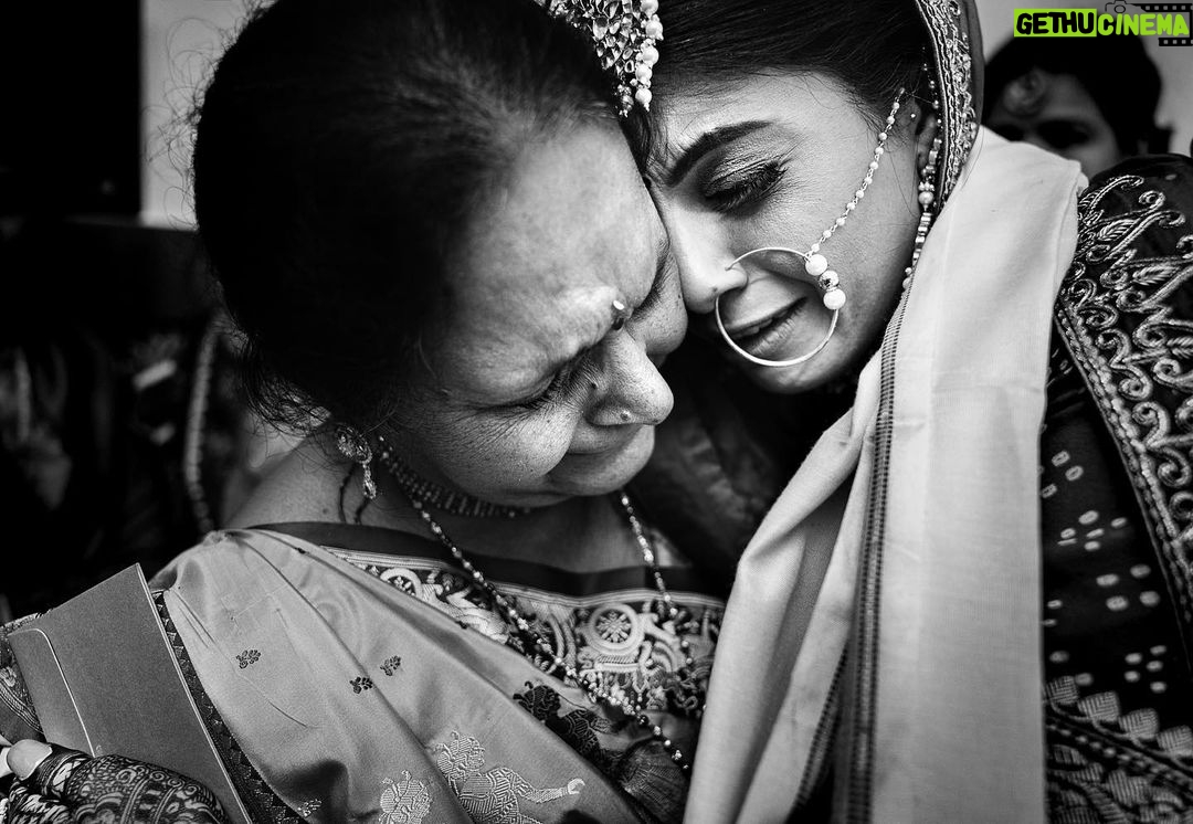 Arjun Kamath Instagram - Oh what an honour, to chronicle the purest love and all the emotions it brings. @shirish_p07 and @nidhi11_1991 ’s wedding ceremony was studded with all things glimmery and beautiful. A starry sky blessing the couple as they took pheras, a reverie of dance and music taking over the air, and the loved ones rejoicing galore. It was a true delight to be in the middle of all the celebration. Little did I know that the most heartwarming moments were yet to unfold. As the rituals approached an end, the moon rose further over our heads and it was time for the bride’s bidaai. Within a few moments, the air seemed to take a tender and poise turn as Nidhi began to bid her goodbyes. Pearly tears were followed by the most endearing smiles and words of love. And it was then that I took these photographs, that I feel encompass all the love that floated in the air. It is indeed a stroke of fortune that my work allows me to freeze such delicate, fleeting moments in time. It makes all the difference to the artist in me. #CapturedOnCanon with a @canonindia_official EOS R5 with a Canon RF 24-70mm F2.8 L Lens and lit with the help of @profoto B10’s diffused through a soft box. @srishtidigilife @canonindia_official @profoto #weddingphotos #weddingphotography #wedding #weddingday #indianwedding #love #bride #groom #bidaai #emotional #tears #mother #daughter #motherlove #weddingphotographer #blackandwhite #arjunkamathphotography #bangalore #DoGreatWithCanon #MentorsInFocus #EOSMaestro #instagood #instagram Heritage Khirasara Palace