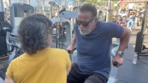 Arnold Schwarzenegger Instagram - We take our training seriously, but we also believe in laughing and having a good time. Join the Pump Club at the link in my bio.