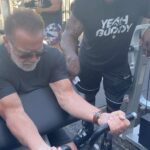 Arnold Schwarzenegger Instagram – Pumping with 👑 @ronniecoleman8. Get your pump delivered to your inbox for free every day at the link in my bio.