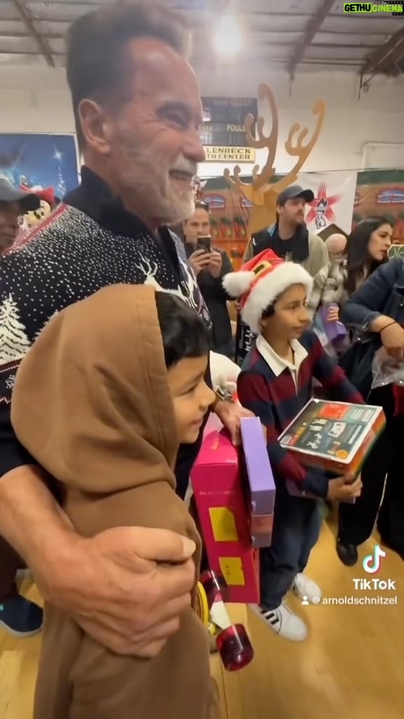 Arnold Schwarzenegger Instagram - There is a reason I have been handing out presents at the @hollenbeckyouthcenter in Boyle Heights for over 30 years. When I first came to America, my friends at Gold’s Gym were so generous. They brought me in during Christmas time and made me feel so happy and included. I love being able to give back and see the smile on the kids’ faces when they get their gifts. Merry Christmas!
