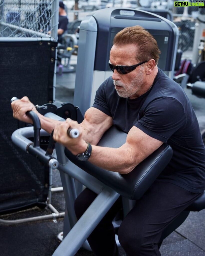 Arnold Schwarzenegger Instagram - Everyone has been asking me for a place to see all of the old issues of the #ArnoldsPumpClub daily emails. Link in my bio.
