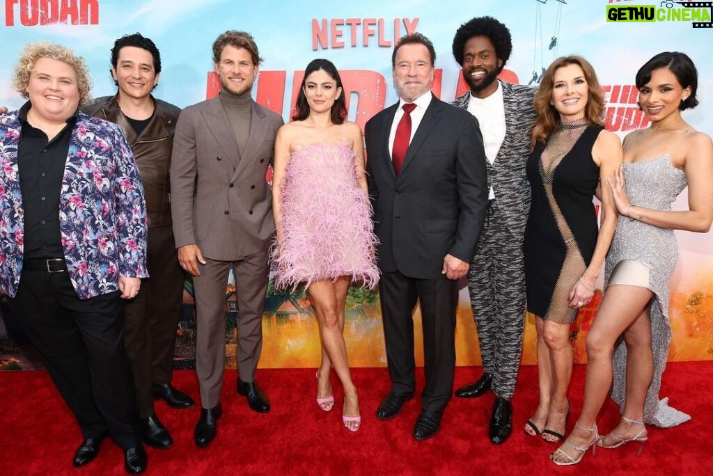 Arnold Schwarzenegger Instagram - What a night. It was fantastic to celebrate FUBAR with the whole team. Add it your Netflix list, do it now! Watch it on Thursday.