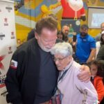 Arnold Schwarzenegger Instagram - A three decade tradition. Giving out turkeys at the Hollenbeck Center in East LA! How do you give back this time of year? 💪 ❤️