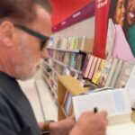 Arnold Schwarzenegger Instagram – I heard @target was making Be Useful shine so I stopped by to do a secret book signing. Then I found them in the checkout line and had to sign those and move them to the top shelf. If you have read Be Useful, you know: Sell, sell, sell.