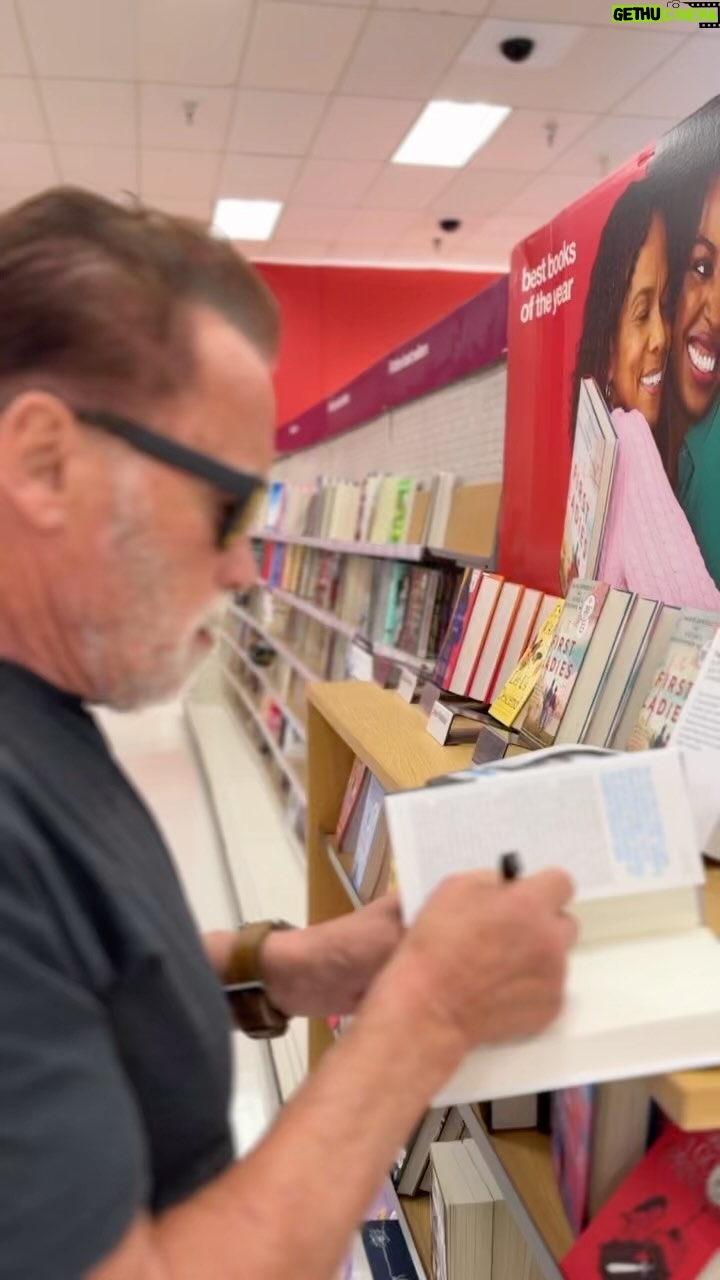 Arnold Schwarzenegger Instagram - I heard @target was making Be Useful shine so I stopped by to do a secret book signing. Then I found them in the checkout line and had to sign those and move them to the top shelf. If you have read Be Useful, you know: Sell, sell, sell.