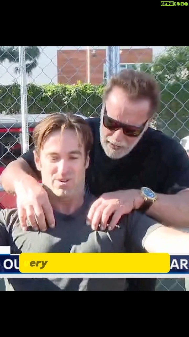 Arnold Schwarzenegger Instagram - 💪 One of the most surreal moments of my career 💪 @schwarzenegger is my personal trainer for the day at @goldsgym.venice. He’s been training here for 55 years. We discussed his new book “Be Useful” (which is great!) Check out the full show debuting Friday at 10:30pm on @foxla. #arnoldschwarzenegger #arnold #pump #arnoldspumpclub #elexmichaelson #theissueis Golds Gym Venice Beach