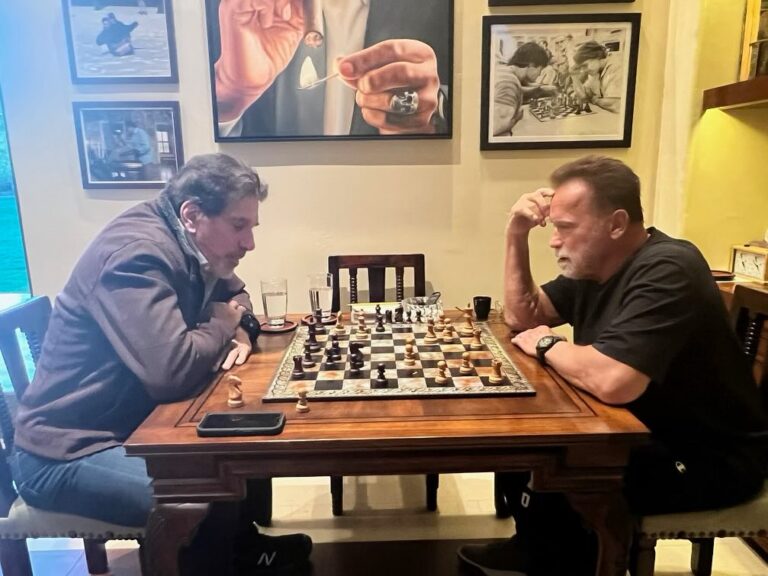 Arnold Schwarzenegger Instagram - We never stop competing! It was fantastic to hang with my friend @theofficiallouferrigno and play chess yesterday. He’s a fantastic player!