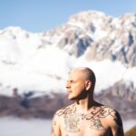 Artyom Khorev Instagram – Сними с меня страх как слои одежды
Вытащи на свет костра я соберу валежник
Проведи сквозь ледоход безбрежный 
С перевала Дятлова к мысу Доброй Надежды 

Пхото @nakifaria 

А 23.12.2022 выйдет альбом нашего сайд-проекта. 

Всем мир🖖🏿 Северная Осетия