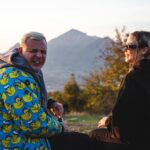 Artyom Khorev Instagram - Ласточки цветочки Зайки ангелочки В уютном закуточке да в своем мирочке Деточки да в клеточке ленточки на веточке В миленьком мы домике живем как будто в гробике Всем мира и хорошего дня🖖🏿 Поиграем?) Пусть каждый отметит важного для себя человека и пожелает ему что-нибудь эдакое хорошее! А мы все поддержим🤗 Пхото @nakifaria Тур @kosmaj_project Эльбрус