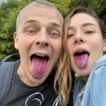 Artyom Khorev Instagram – С днем рождения, Алиночка-Любовь❤️

В моем сердечке ты отдельная пятая камера. И хоть я и говорил, что ты на третьем месте после острой шаурмы и тех печенек с орешками, что ты покупаешь, на самом деле ты на втором месте! Сразу после шаурмы😍Выше просто невозможно быть! Вот так сильно я тебя люблю🤗

Если бы мы были обувью, то ты была бы кроксами, в которых ходишь как по облачку. 
А если бы мы были неожиданными приятными сюрпризами, то ты была бы настоящим наследством от неизвестного родственника из Африки! 
Если бы мы были катышками, то ты была бы катышком в кармане пьяненького Достоевского, бредущего по пасмурному Питеру домой из кабака и обдумывающего сцену убийства старушки.
Кстати, распределяющая шляпа тебя бы точно отправила в Слизерин😈 Уверен ты бы сделала лучшее поносное зелье в Хогвартсе! И Дамблдор дал бы за это 50 очков факультету. Прямо из туалета! Передал бы через плаксу Миртл…

Спасибо за Рому, за дом, за уют, за терпение и за всё, всё, всё.

хохохо
