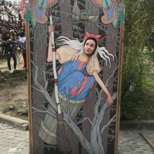 Artyom Khorev Instagram - С днем рождения, Алиночка-Любовь❤️

В моем сердечке ты отдельная пятая камера. И хоть я и говорил, что ты на третьем месте после острой шаурмы и тех печенек с орешками, что ты покупаешь, на самом деле ты на втором месте! Сразу после шаурмы😍Выше просто невозможно быть! Вот так сильно я тебя люблю🤗

Если бы мы были обувью, то ты была бы кроксами, в которых ходишь как по облачку. 
А если бы мы были неожиданными приятными сюрпризами, то ты была бы настоящим наследством от неизвестного родственника из Африки! 
Если бы мы были катышками, то ты была бы катышком в кармане пьяненького Достоевского, бредущего по пасмурному Питеру домой из кабака и обдумывающего сцену убийства старушки.
Кстати, распределяющая шляпа тебя бы точно отправила в Слизерин😈 Уверен ты бы сделала лучшее поносное зелье в Хогвартсе! И Дамблдор дал бы за это 50 очков факультету. Прямо из туалета! Передал бы через плаксу Миртл…

Спасибо за Рому, за дом, за уют, за терпение и за всё, всё, всё.

хохохо