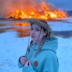 Artyom Khorev Instagram – С днем рождения, Алиночка-Любовь❤️

В моем сердечке ты отдельная пятая камера. И хоть я и говорил, что ты на третьем месте после острой шаурмы и тех печенек с орешками, что ты покупаешь, на самом деле ты на втором месте! Сразу после шаурмы😍Выше просто невозможно быть! Вот так сильно я тебя люблю🤗

Если бы мы были обувью, то ты была бы кроксами, в которых ходишь как по облачку. 
А если бы мы были неожиданными приятными сюрпризами, то ты была бы настоящим наследством от неизвестного родственника из Африки! 
Если бы мы были катышками, то ты была бы катышком в кармане пьяненького Достоевского, бредущего по пасмурному Питеру домой из кабака и обдумывающего сцену убийства старушки.
Кстати, распределяющая шляпа тебя бы точно отправила в Слизерин😈 Уверен ты бы сделала лучшее поносное зелье в Хогвартсе! И Дамблдор дал бы за это 50 очков факультету. Прямо из туалета! Передал бы через плаксу Миртл…

Спасибо за Рому, за дом, за уют, за терпение и за всё, всё, всё.

хохохо