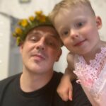Artyom Khorev Instagram - улыбок тебе дед макар! Другой мудрости не приобрел за это время. Но с вами со всеми такими хорошими и так прекрасно живется) Берегите себя и своих❤️ Как-нибудь всё переживем и куда-нибудь придём🙃 Всех обнял, всем мир🤗🖖🏿 Мой Мир