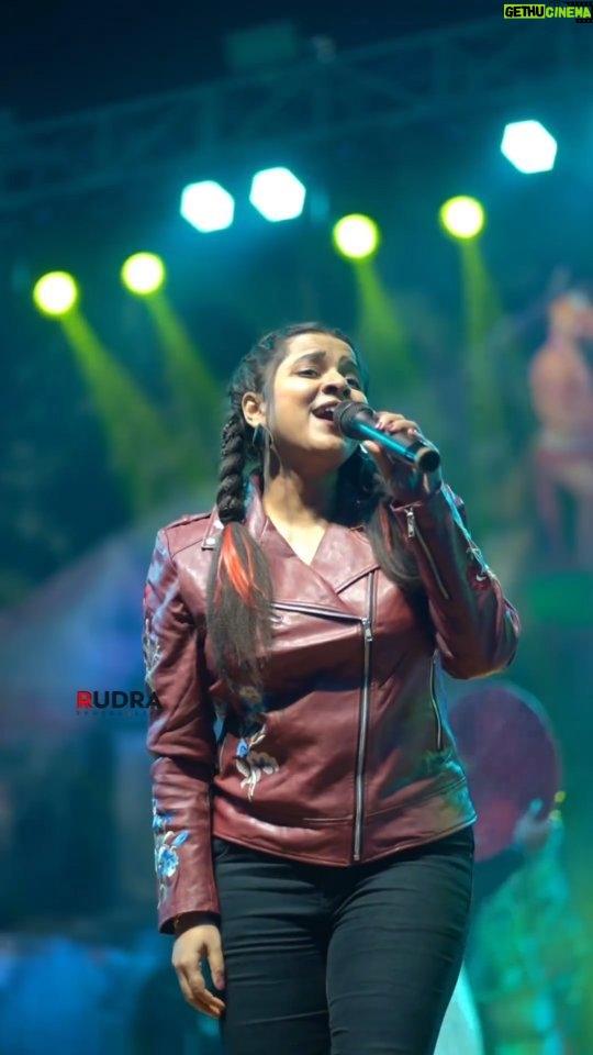 Aseema Panda Instagram - #Repost @rudraprakashpradhan ... Yesterday Night @aseema_panda On Stage Kandhamal Mahotsav 🤘❤️🤘😍 Video Capture By - @rudraphotographyin Osm Performance - @aseema_panda #instareels #instavideo #odiareels #viralreelsvideo❤️ #instafame #instapublic #trandingreels♥️ #tranding