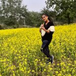 Aseema Panda Instagram - This smiling yellow beauty forced me to stop for a while and rejuvenated my sluggish soul with enormous sparkles of joy, energy, fortitude, firmness and happiness. Nature’s therapy is truly the best therapy.🍃🌱🍃 Sundargrh Odisha India