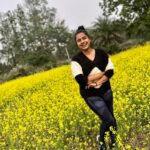 Aseema Panda Instagram - This smiling yellow beauty forced me to stop for a while and rejuvenated my sluggish soul with enormous sparkles of joy, energy, fortitude, firmness and happiness. Nature’s therapy is truly the best therapy.🍃🌱🍃 Sundargrh Odisha India