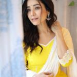 Asha Negi Instagram - जाने कितने दिनों के बाद..🌙✨ . . @shivangi.kulkarni @makeupbychanch @styling.your.soul @lavanyathelabel @socialpinnaclepr