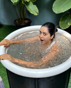 Asha Negi Instagram - Ending my week with a rejuvenating cold plunge that I’ve been wanting to do since a very long time! Goal for 2024 even before it starts, is to do as many ice baths as I can!✌🏼😁 @risingloka