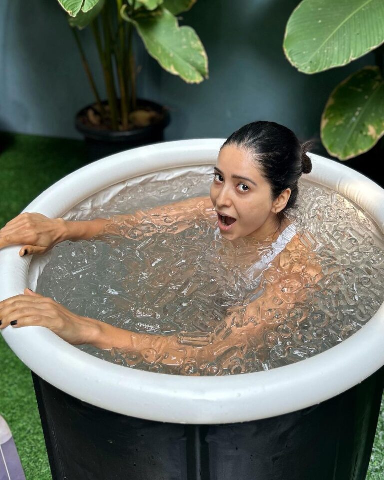 Asha Negi Instagram - Ending my week with a rejuvenating cold plunge that I’ve been wanting to do since a very long time! Goal for 2024 even before it starts, is to do as many ice baths as I can!✌🏼😁 @risingloka