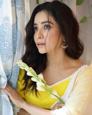 Asha Negi Instagram - जाने कितने दिनों के बाद..🌙✨
.

.
@shivangi.kulkarni 
@makeupbychanch 
@styling.your.soul 
@lavanyathelabel 
@socialpinnaclepr