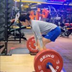 Asha Negi Instagram - Gonna start dead lifting my friends soon! Below 70kgs pls!😛 Merry Christmas people!🎄💫♥️