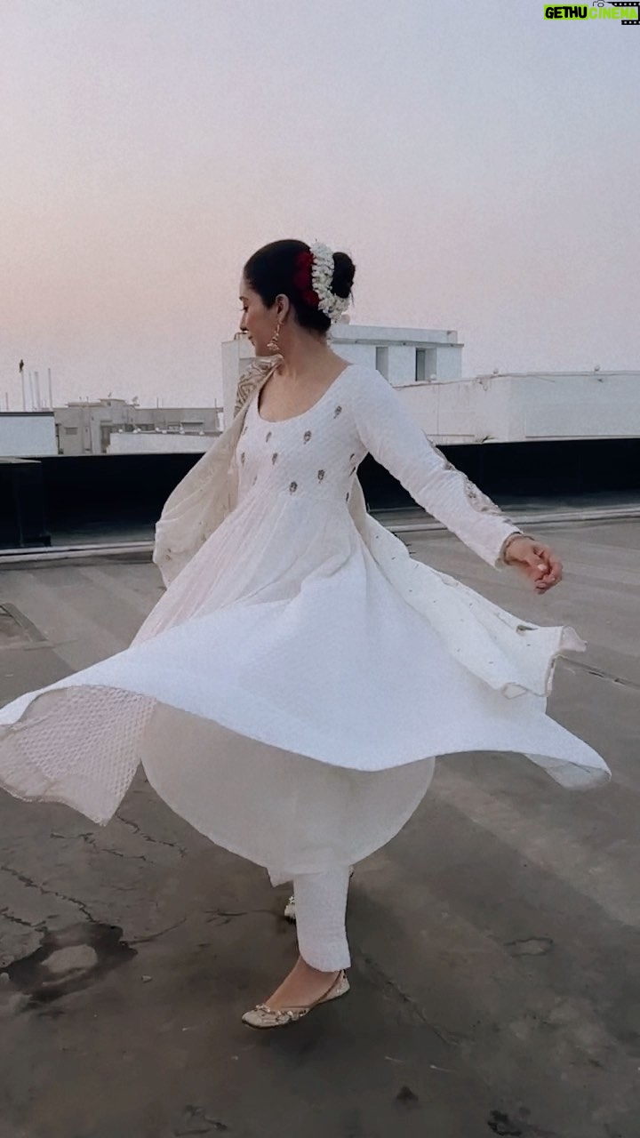 Asha Negi Instagram - 🕊️🌙✨ . @gulabo_jaipur