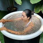 Asha Negi Instagram - Ending my week with a rejuvenating cold plunge that I’ve been wanting to do since a very long time! Goal for 2024 even before it starts, is to do as many ice baths as I can!✌🏼😁 @risingloka