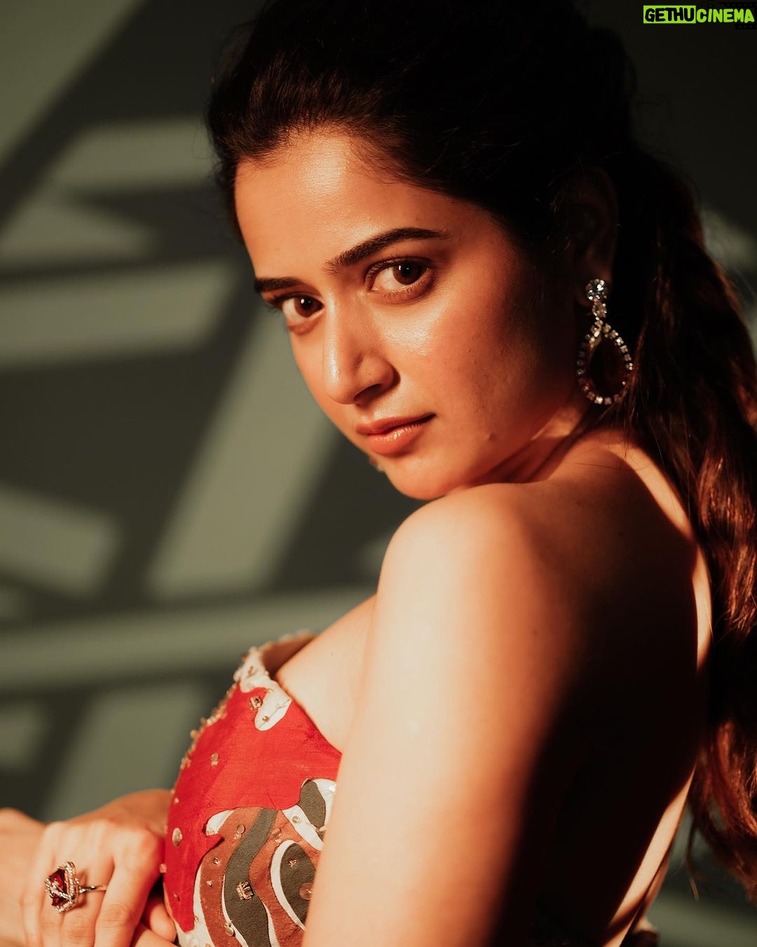Ashika Ranganath Instagram - For star parivar awards 2023 ✨ @manogna_gollapudi @sahilkochharofficial @petalsbyswathi @screamstudiosbyharsha @urjapatel_artistry @paramesh_hairstylist @theblindersstudio @theblinders.in
